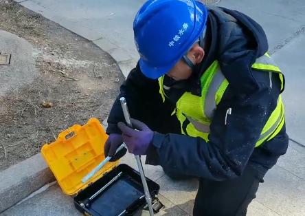 3.冲锋在前  谈锋组装阀门开关加长杆.jpg